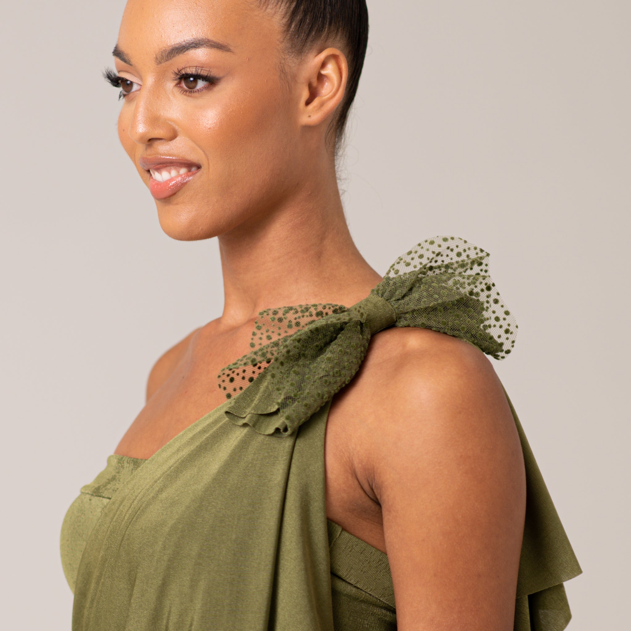 THE HEAD TURNER (OLIVE)