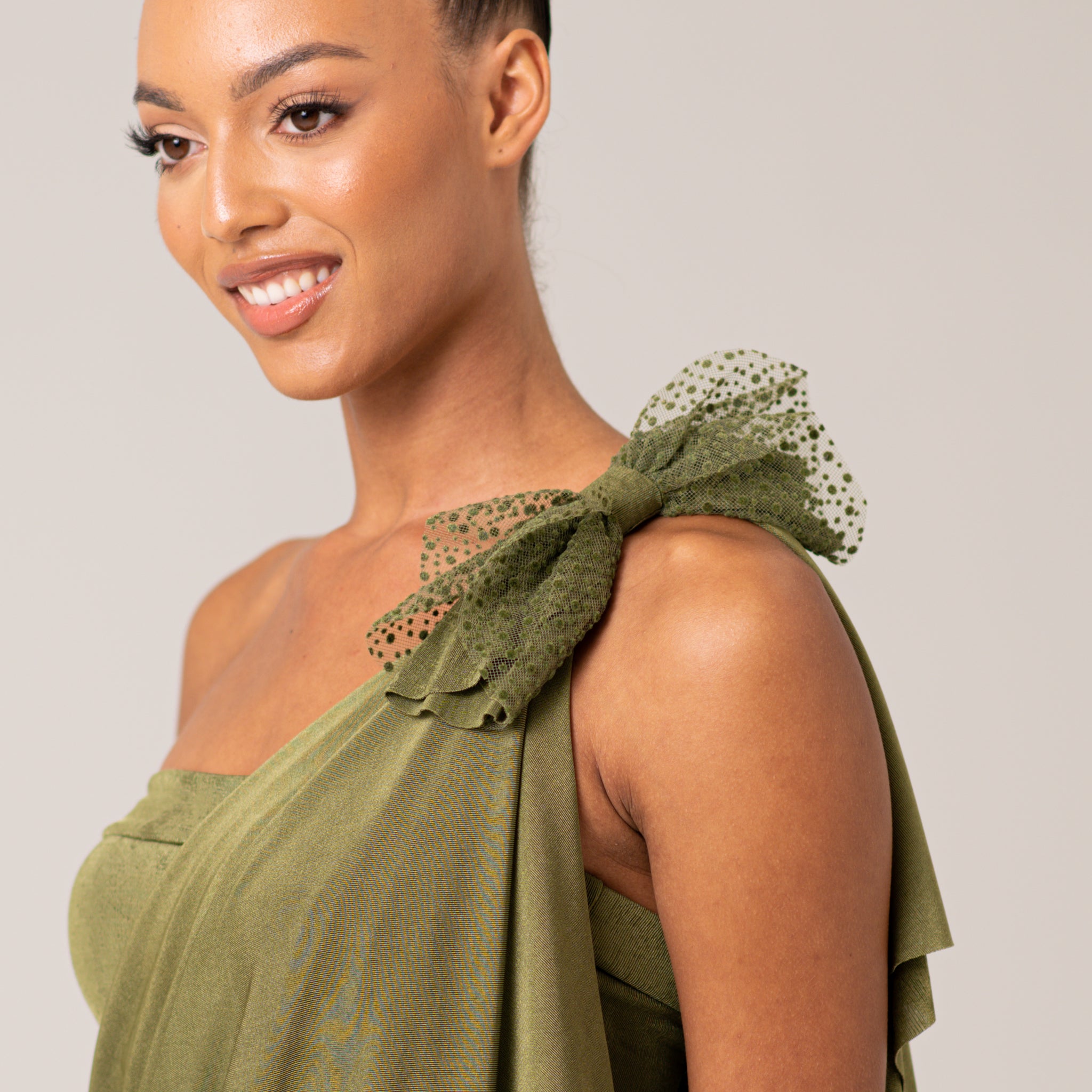 THE HEAD TURNER (OLIVE)